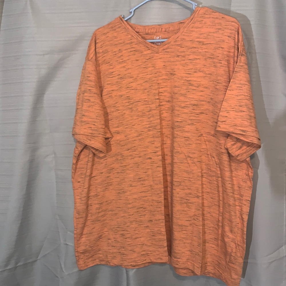 ✔️Men’s George vneck tshirt